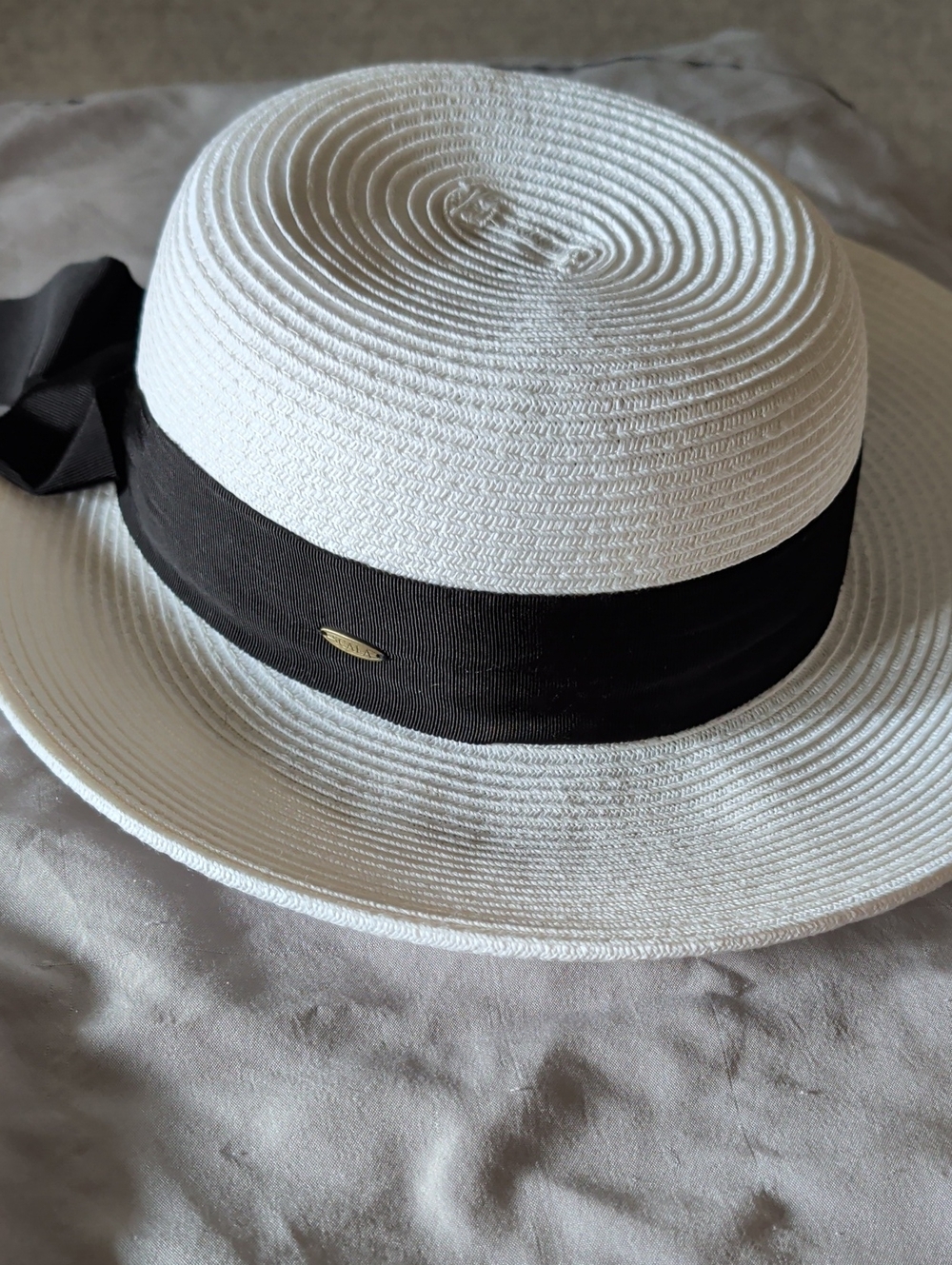 Scala Classic White Sun Hat with Black Band And Bow NEW WITH TAGS